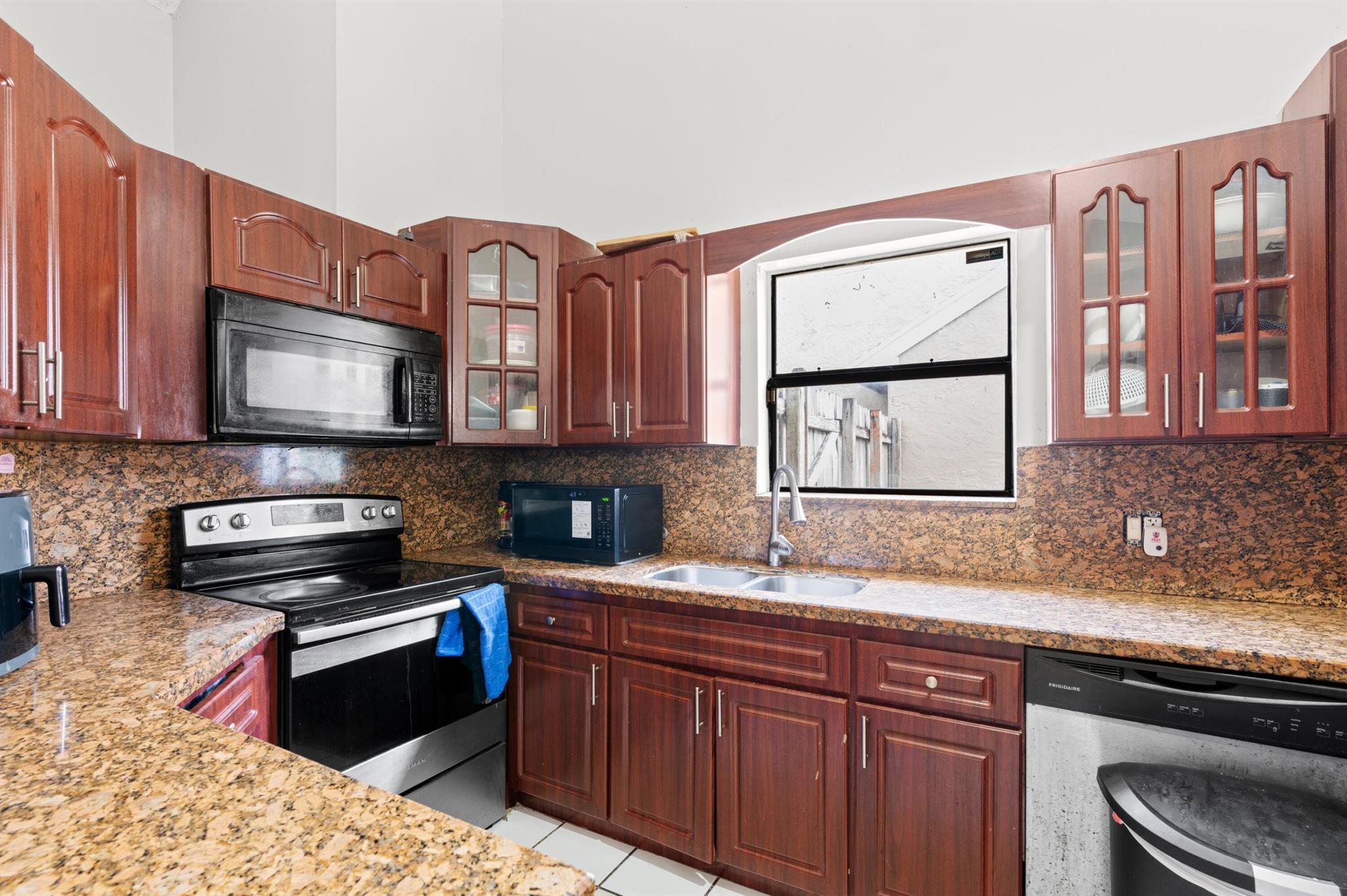 LAKES OF TARA UNIT 1 - Residential