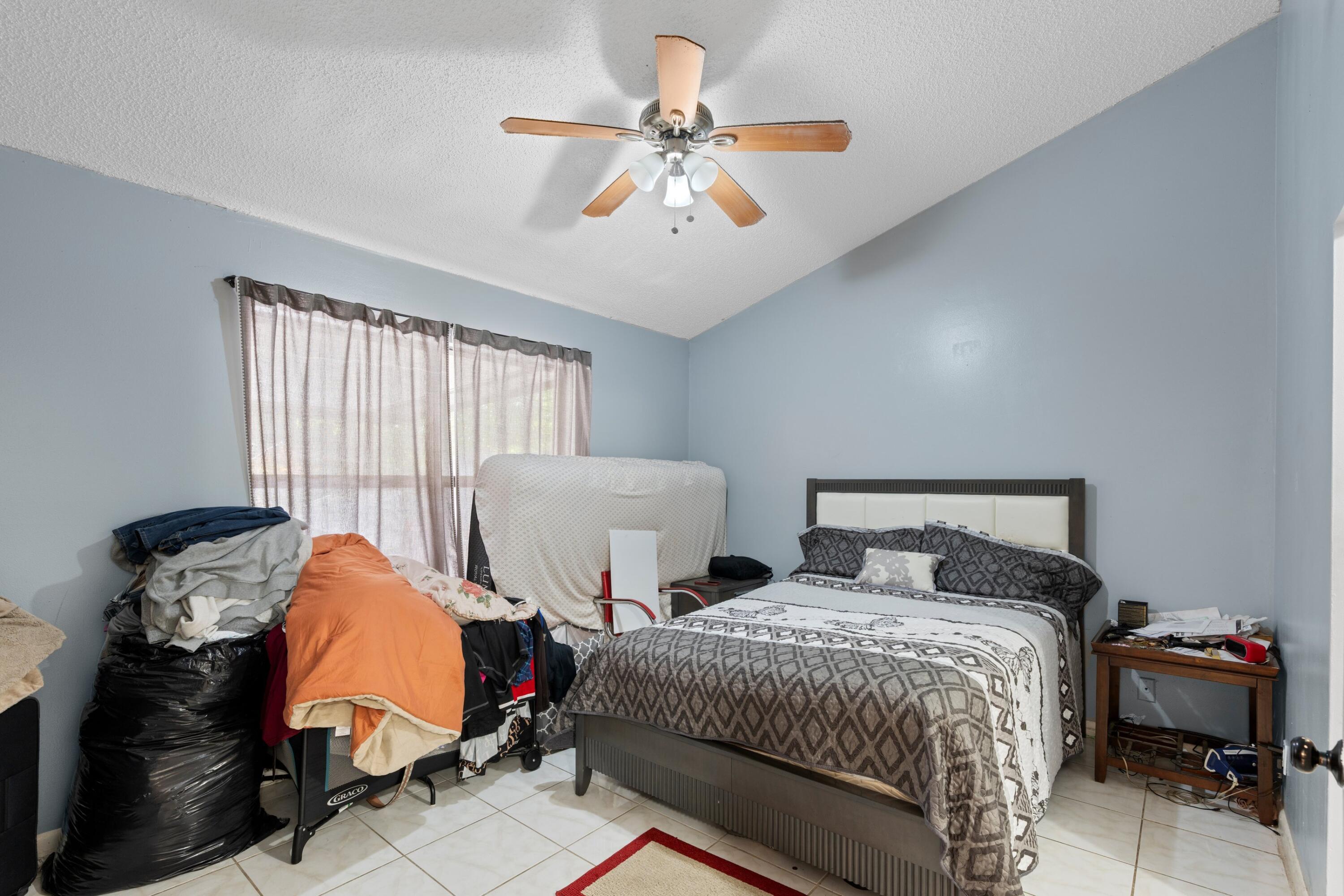 LAKES OF TARA UNIT 1 - Residential