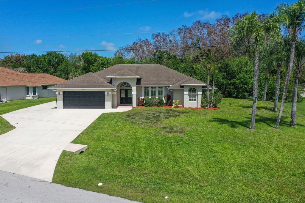 Photo of 6800 NW Hogate Circle, Port Saint Lucie, FL 34983 (MLS # B26011631)