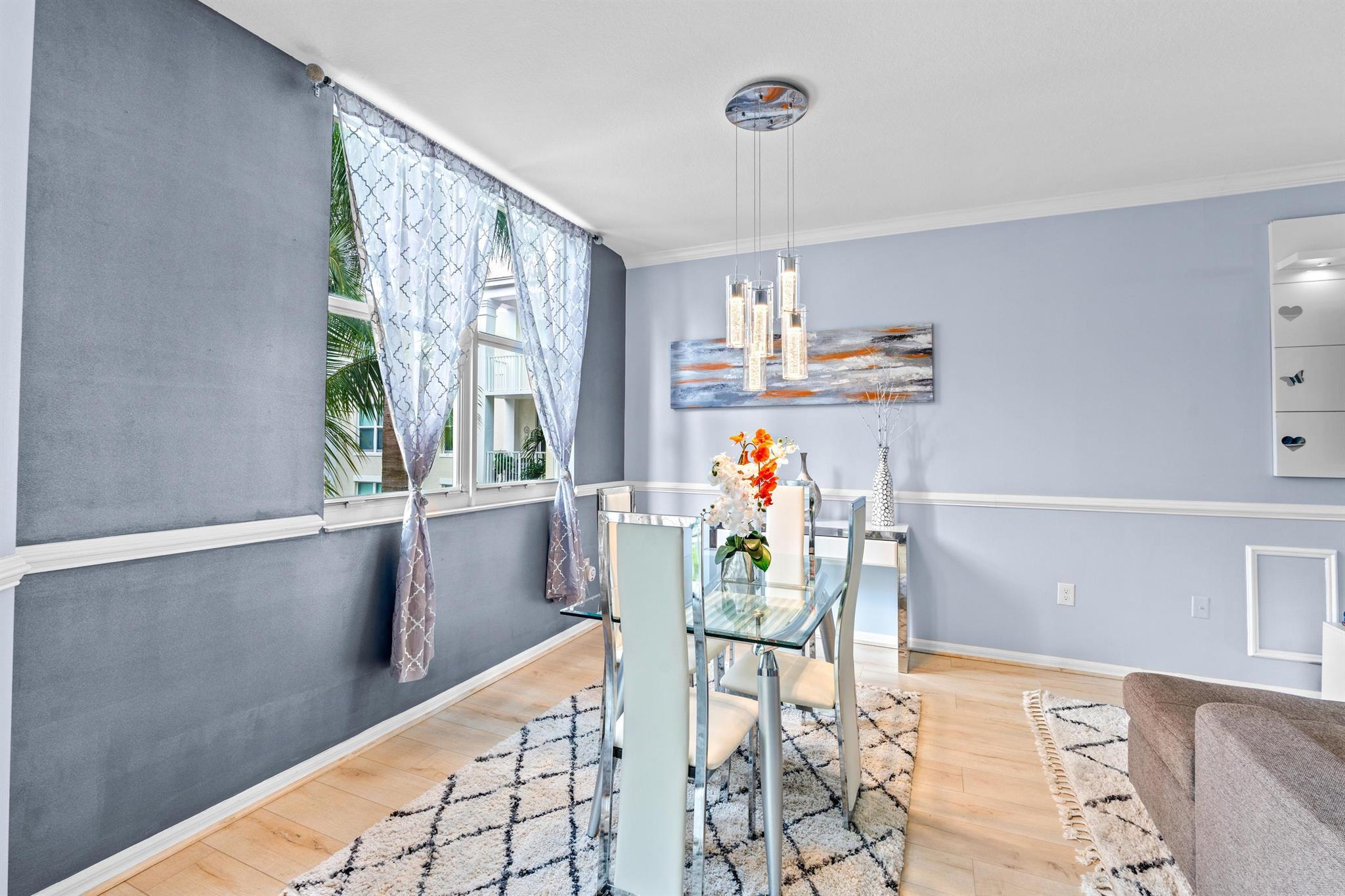 802 W Windward Way 304