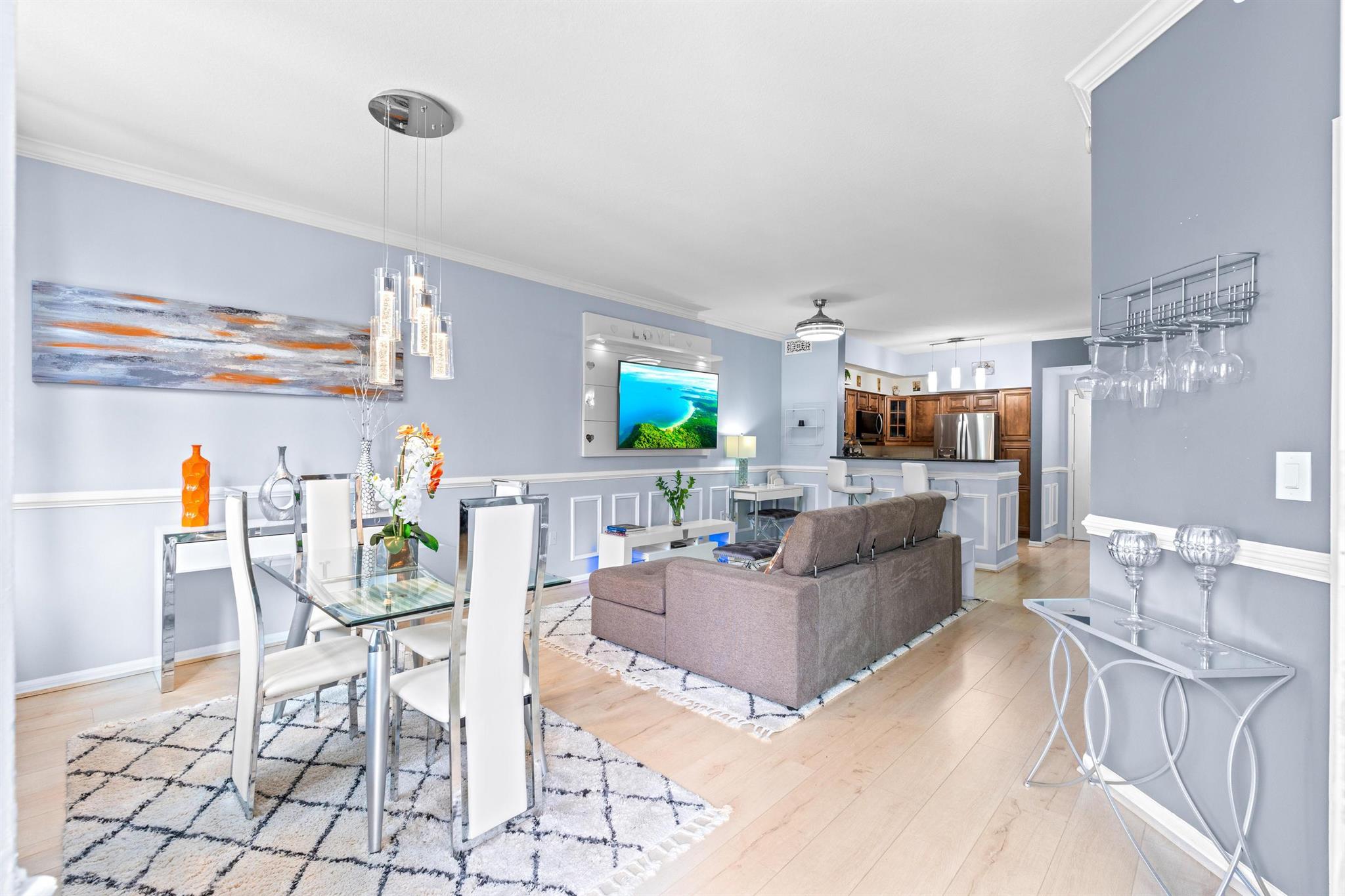 802 W Windward Way 304