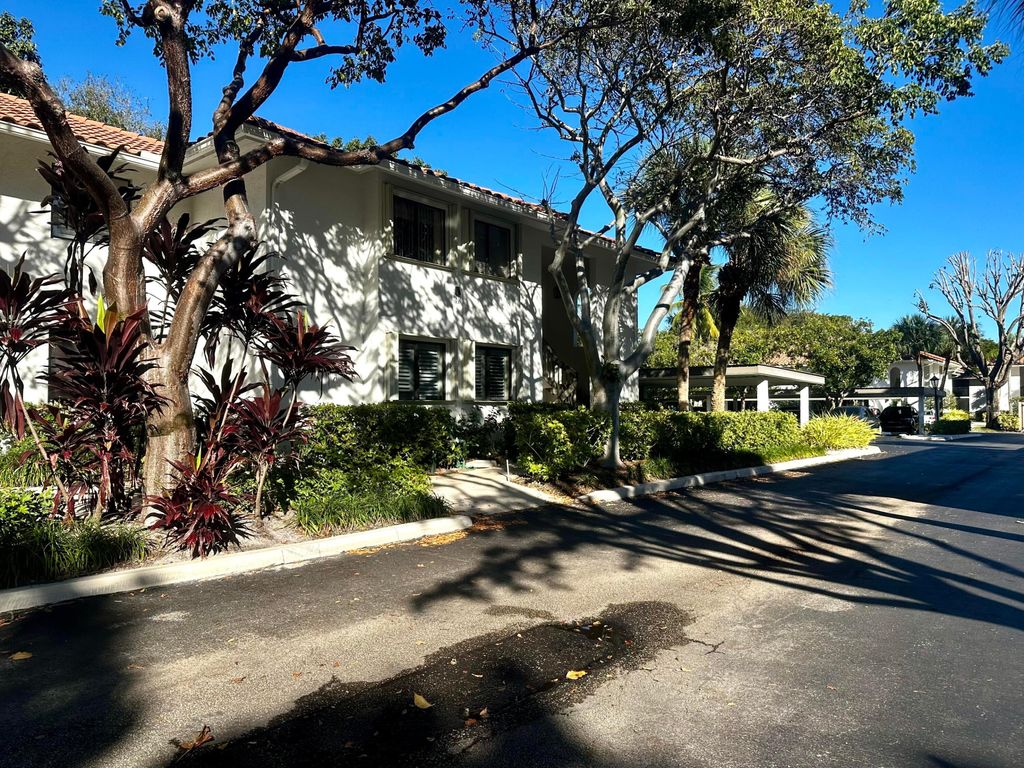 Photo of 25 Pelican Pointe Drive #201, Delray Beach, FL 33483 (MLS # R11150914)