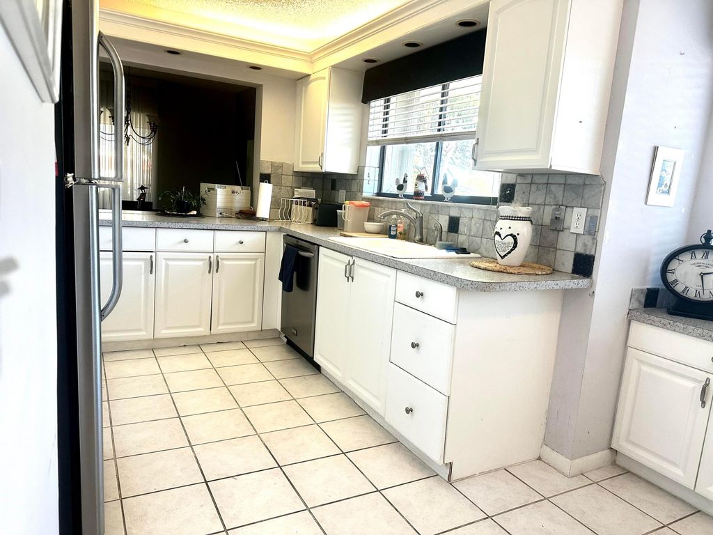 Photo of 25 Pelican Pointe Drive #201, Delray Beach, FL 33483 (MLS # R11150914)