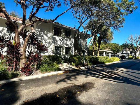 25 Pelican Pointe Drive 201 Delray Beach FL 33483