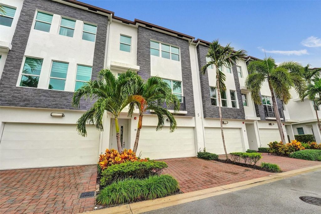 Photo of 2900 NE 12th Terrace #19, Oakland Park, FL 33334 (MLS # F10528513)