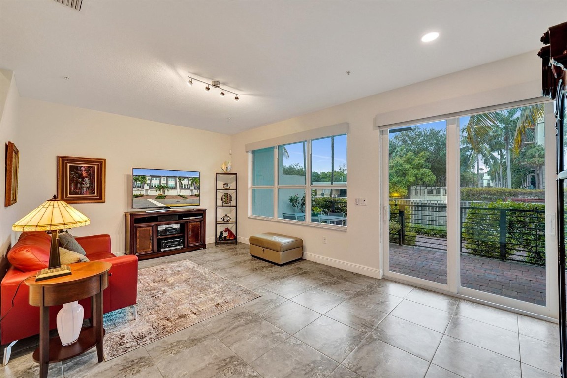 Pointe @ Middle River - Residential