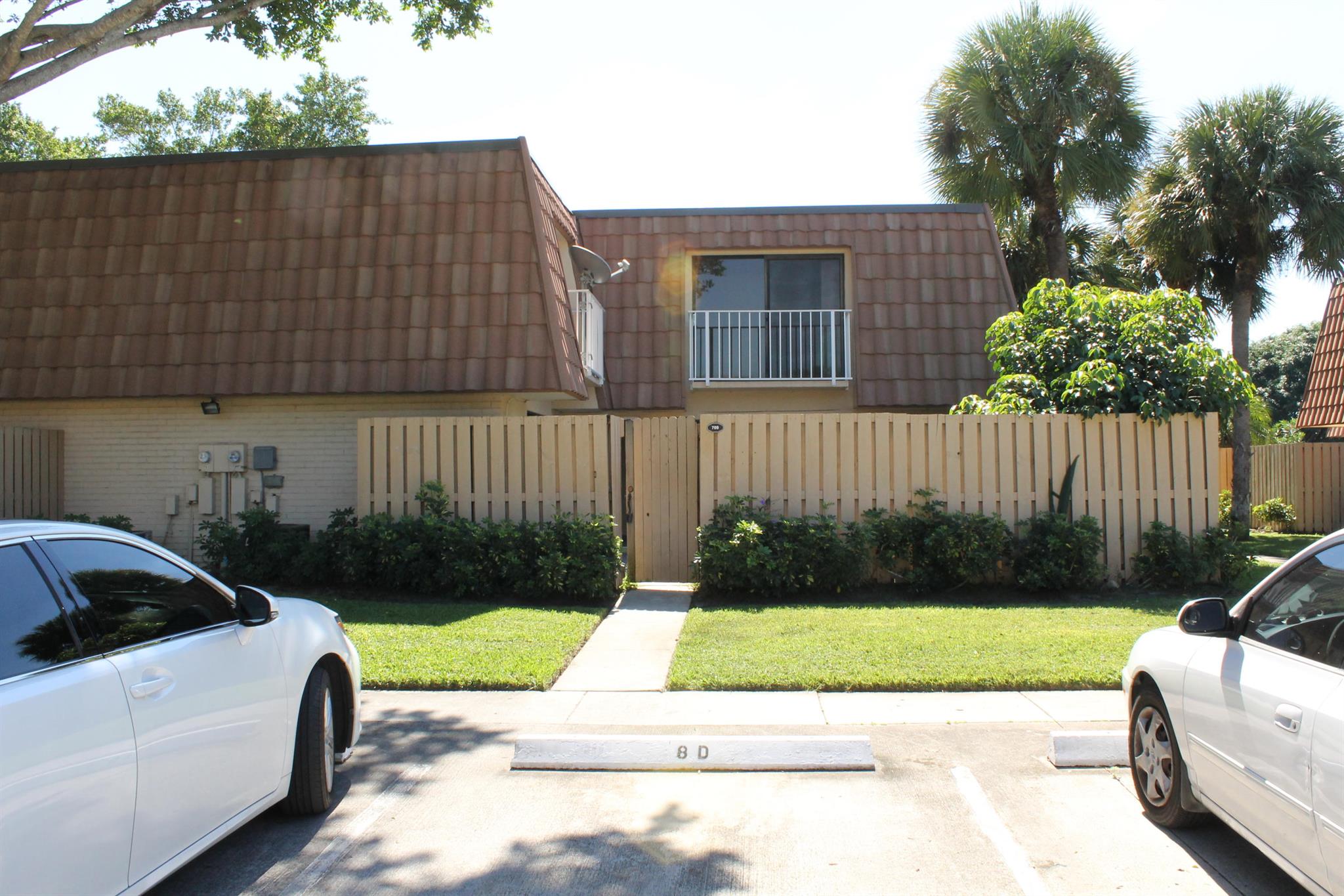 Stunning 2 bedroom 2.5 bath remodeled townhome with new stainless steal appliances and paint. New upgraded kitchen with light wood cabinets. Cabinets have self closing drawers and doors. Granite counters in the kitchen as well as the bathrooms. Neighborhood consist on a community pool and tennis courts. Great location...close to the Outlet Mall. This is a must see...don't miss this one!