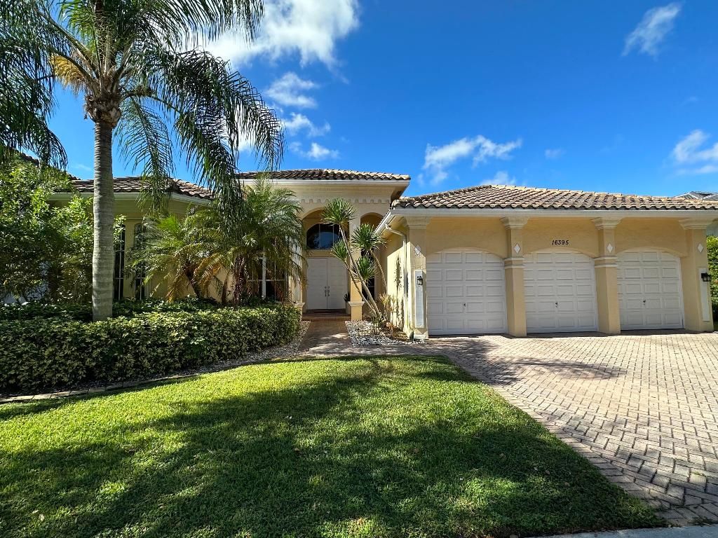 Photo of 16395 Via Venetia W, Delray Beach, FL 33484 (MLS # R10938685)