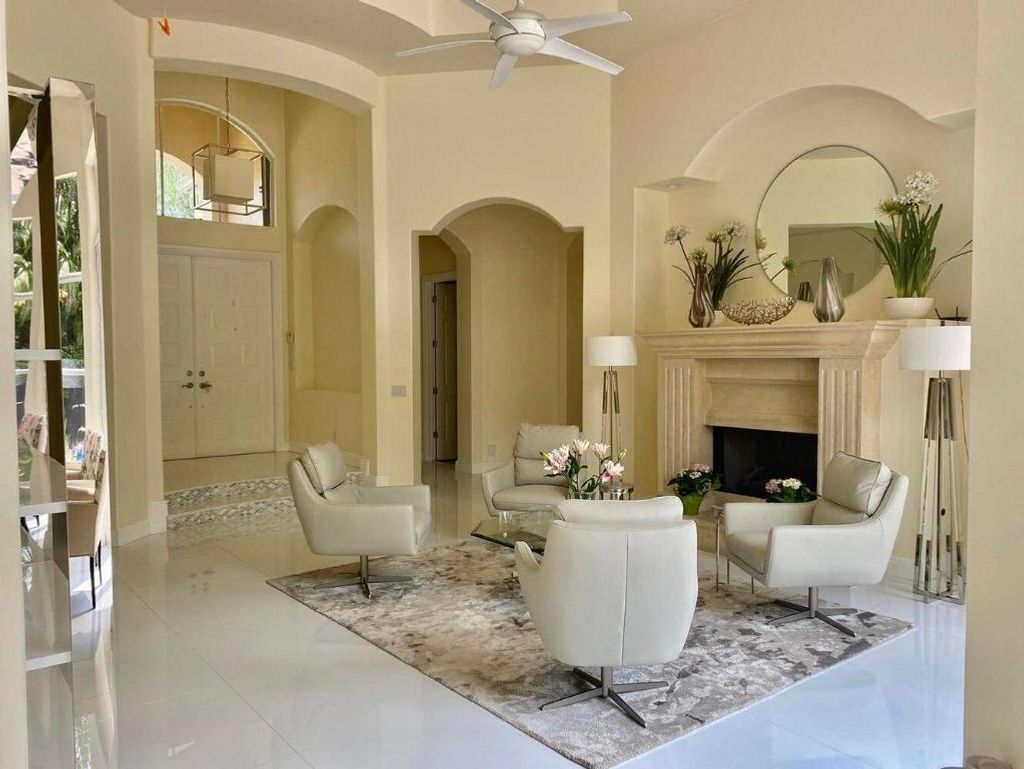 Photo of 16395 Via Venetia W, Delray Beach, FL 33484 (MLS # R10938685)