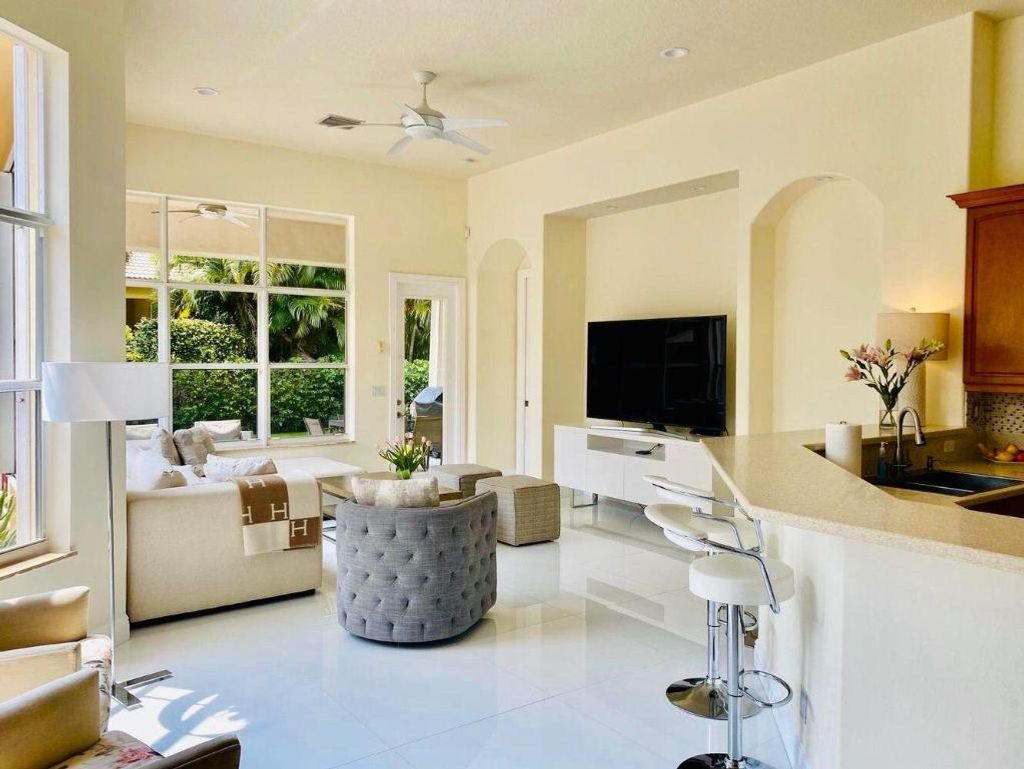 Photo of 16395 Via Venetia W, Delray Beach, FL 33484 (MLS # R10938685)