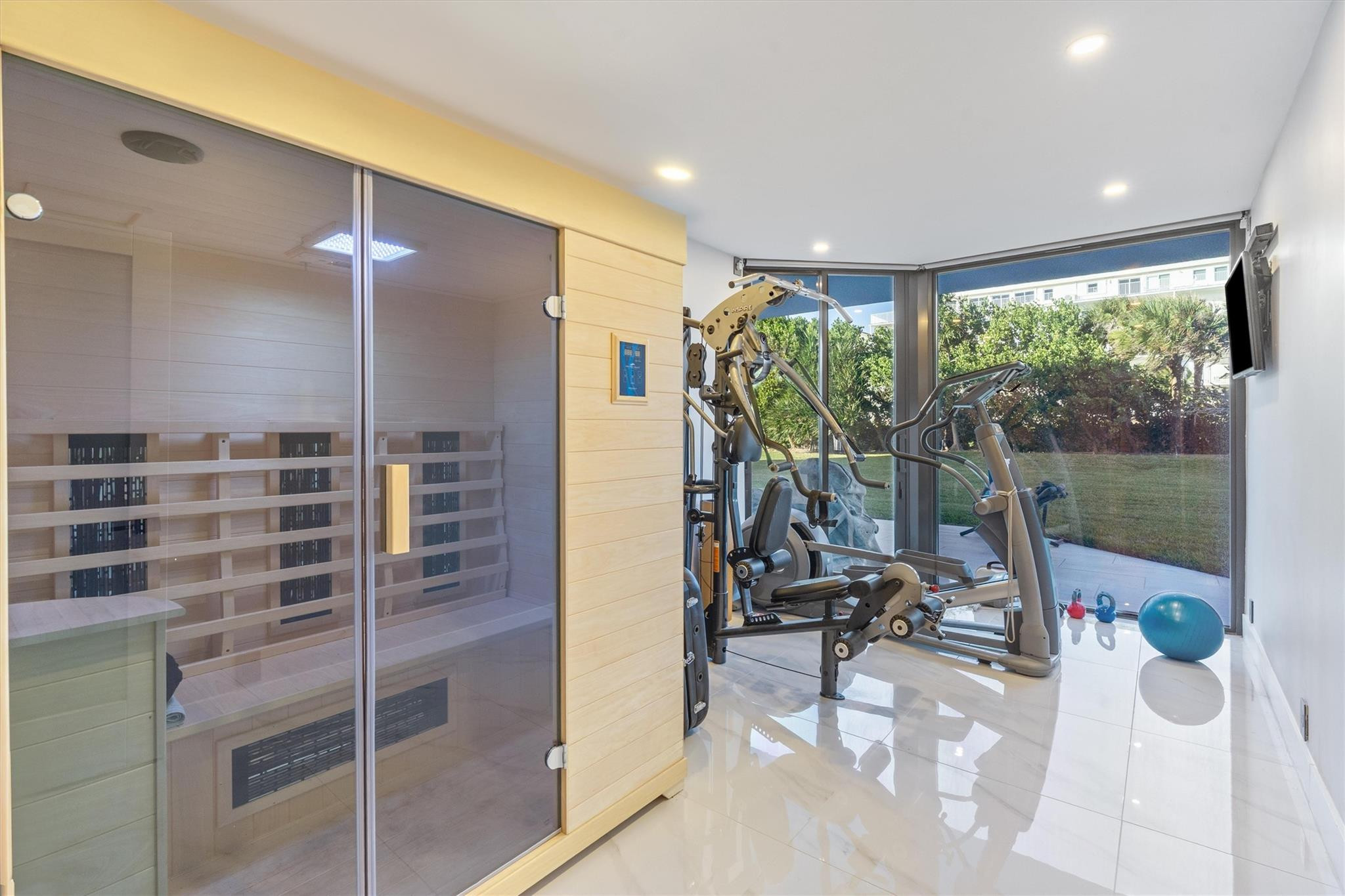 PALM BEACH HAMPTON CONDO - Residential