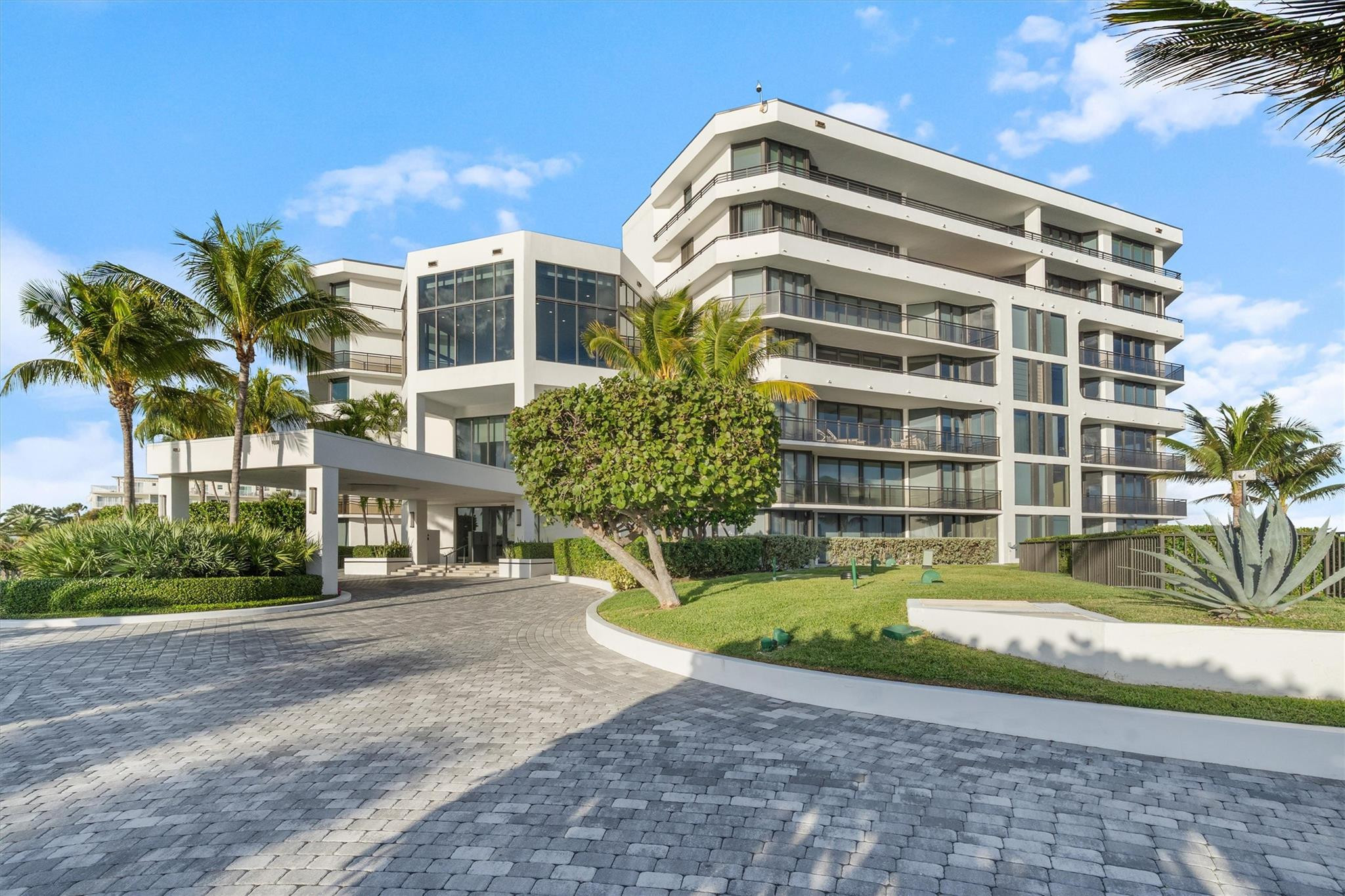 PALM BEACH HAMPTON CONDO - Residential