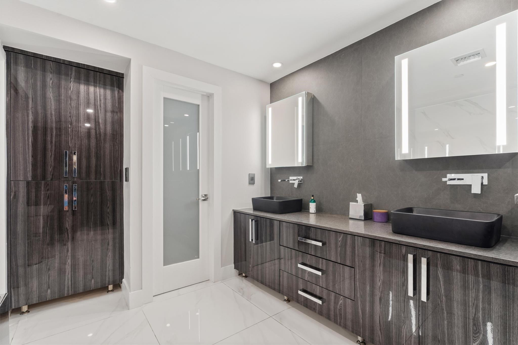 PALM BEACH HAMPTON CONDO - Residential