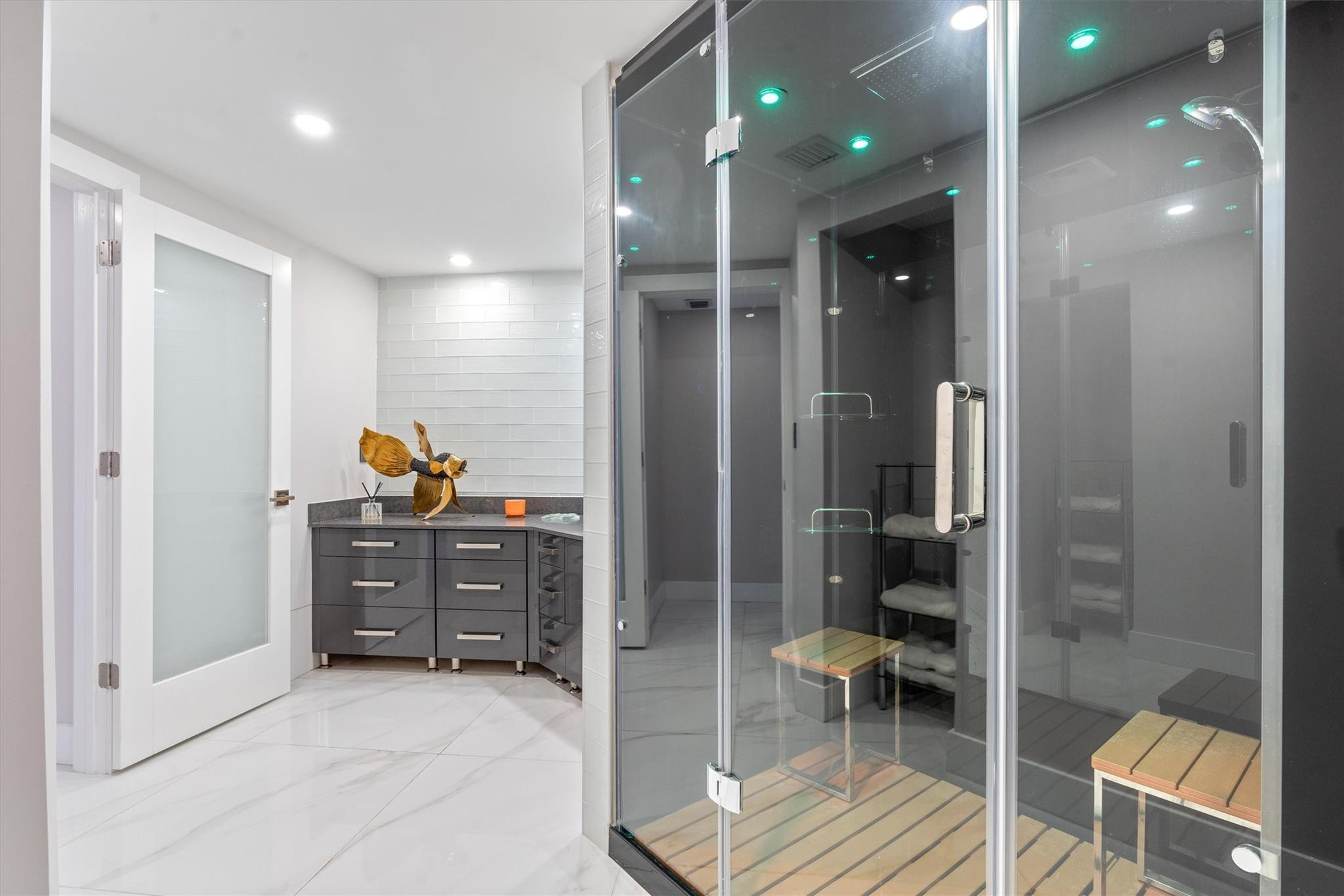 PALM BEACH HAMPTON CONDO - Residential