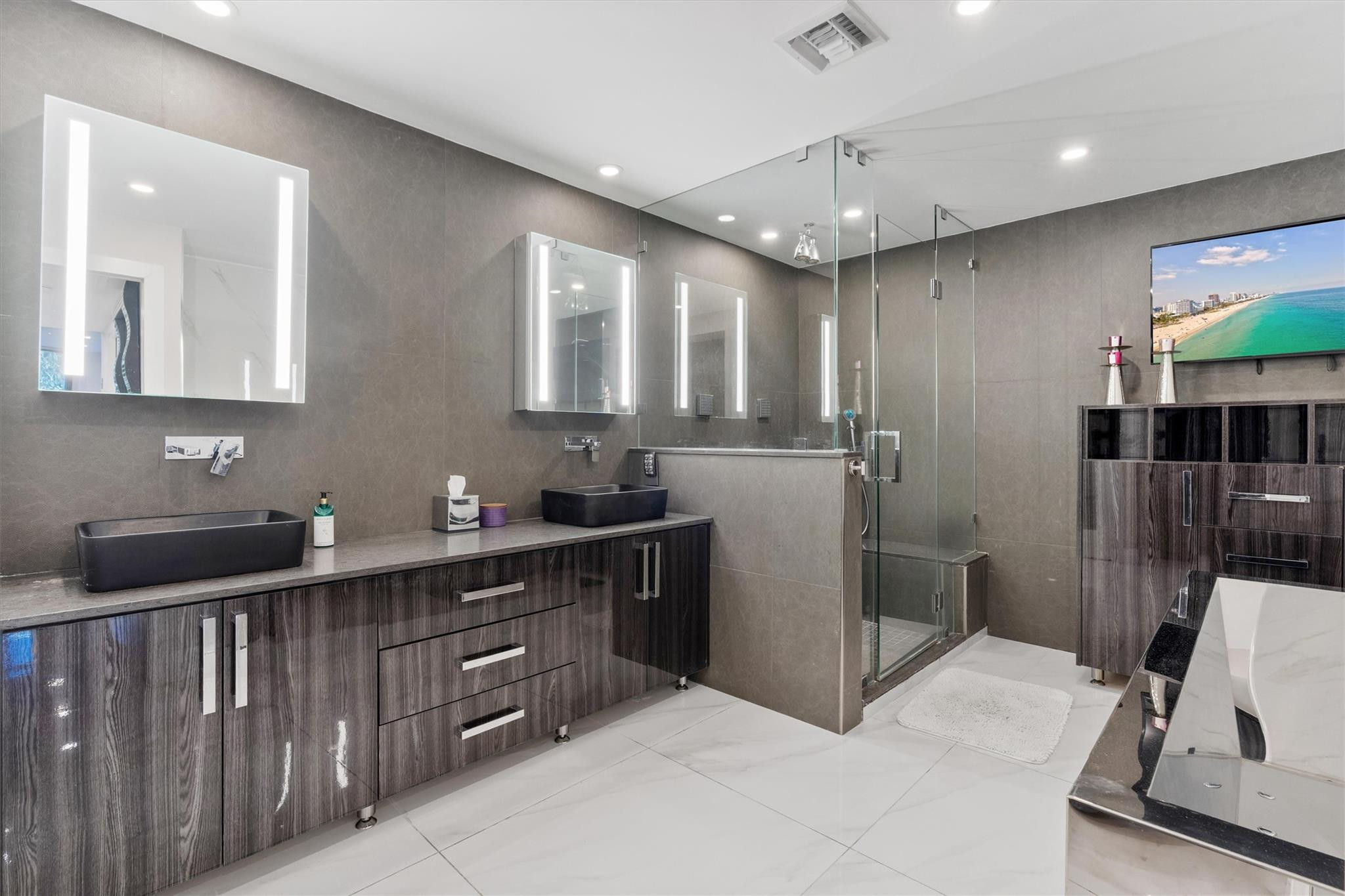 PALM BEACH HAMPTON CONDO - Residential