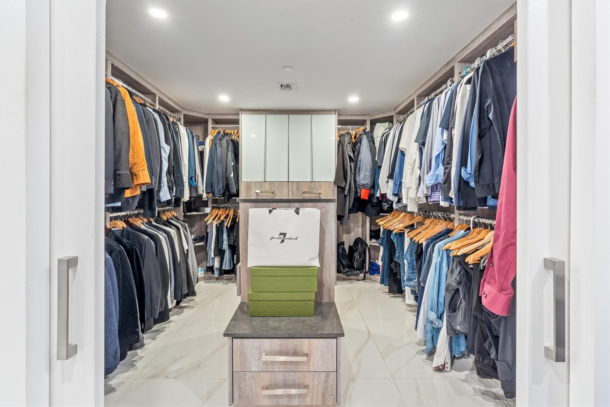 PALM BEACH HAMPTON CONDO - Residential