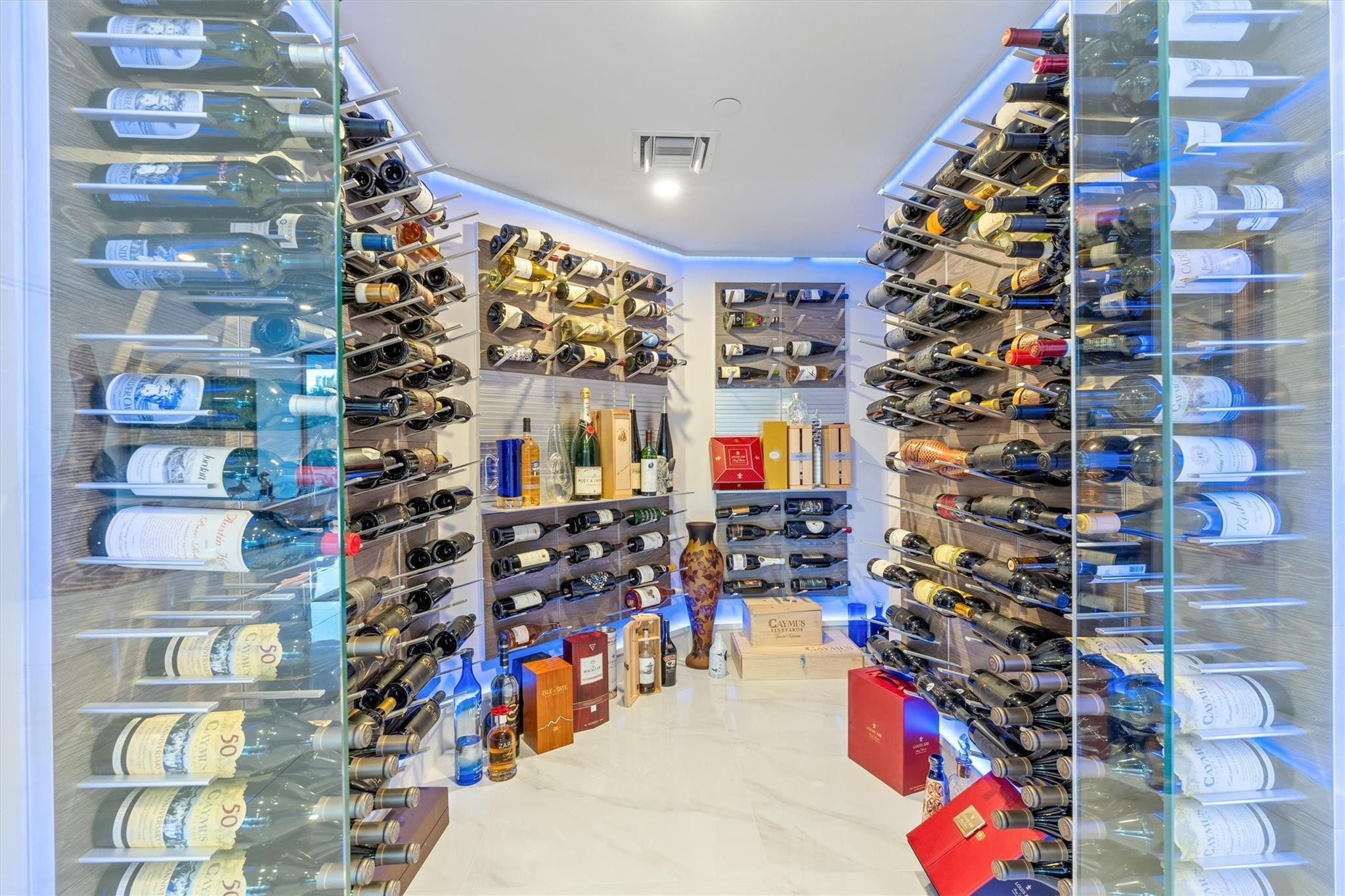 PALM BEACH HAMPTON CONDO - Residential