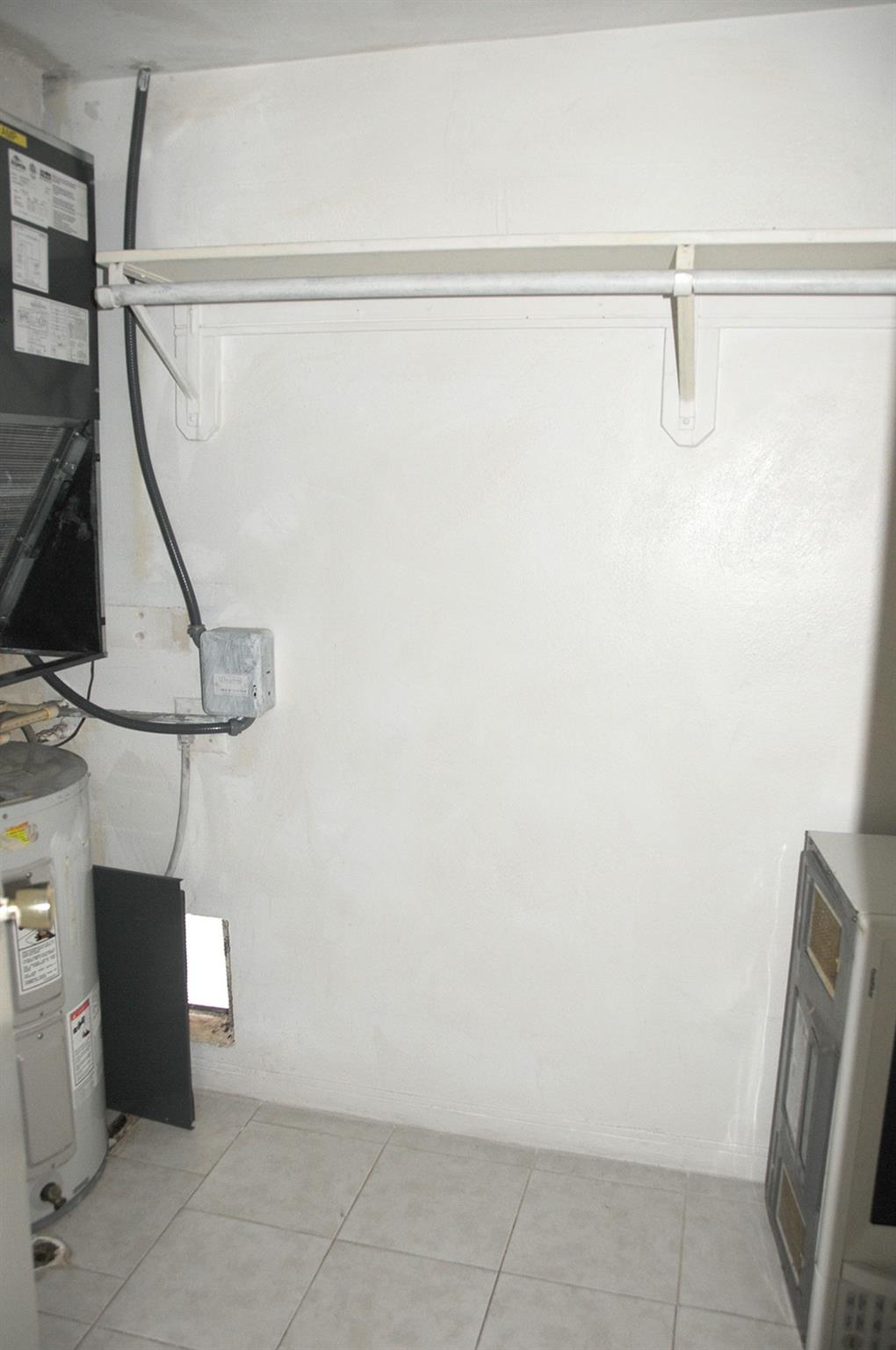 TENANT OCCUPIED TILL MID SEPTEMBER. LOW HOA FEES. 2ND FLOOR UNIT. SHOWING BY APPOINTMENT weekdays 12-4pm / saturday 10-12 // NO SUNDAYS..
All ages. Rent immediately . association has first right of refusal. Gated.