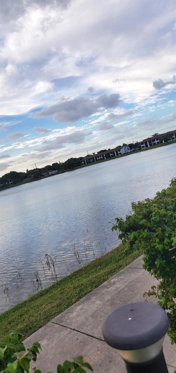 LAKE POINTE CONDOMINIUM N - Residential Lease