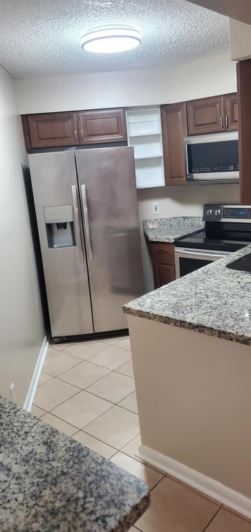 LAKE POINTE CONDOMINIUM N - Residential Lease