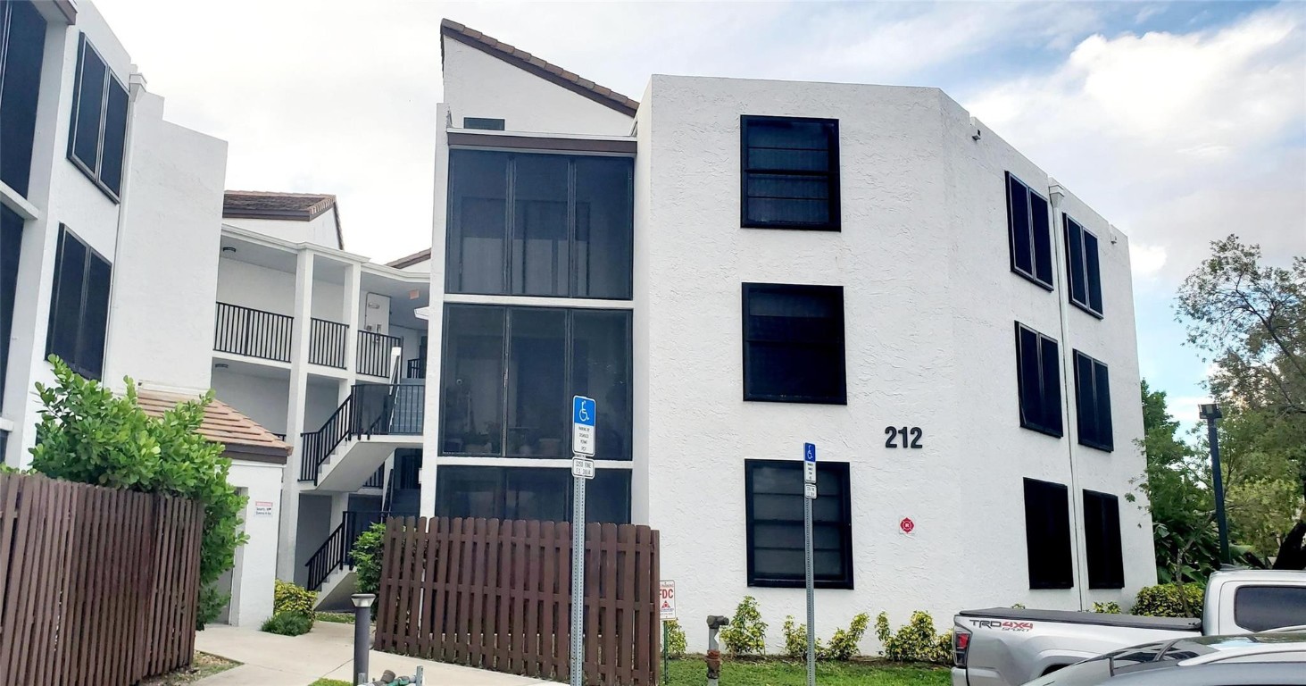 LAKE POINTE CONDOMINIUM N - Residential Lease