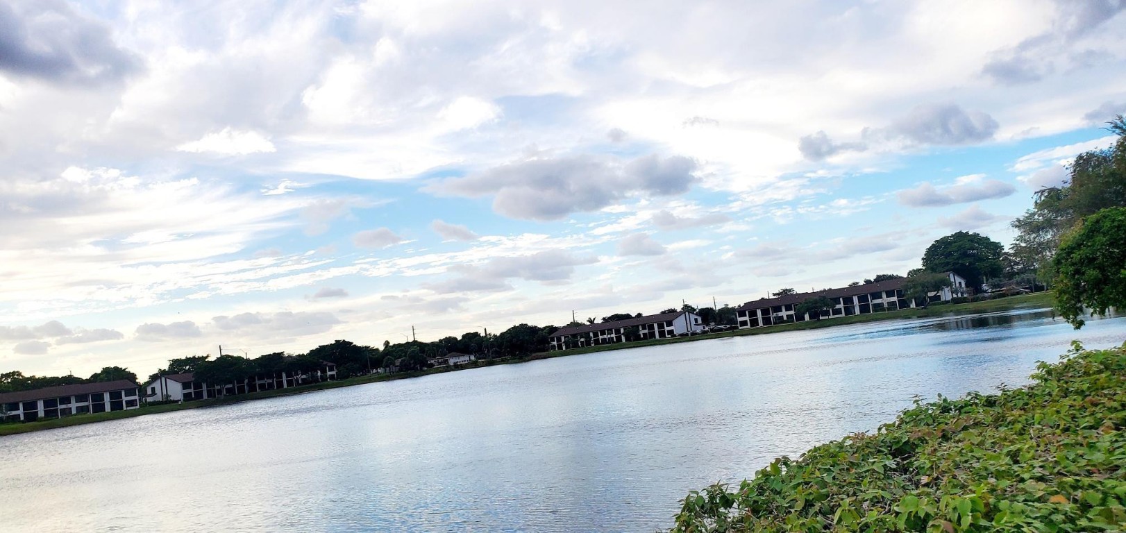 LAKE POINTE CONDOMINIUM N - Residential Lease