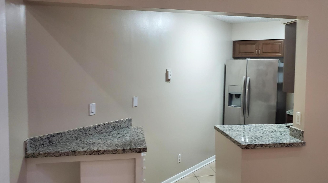 LAKE POINTE CONDOMINIUM N - Residential Lease