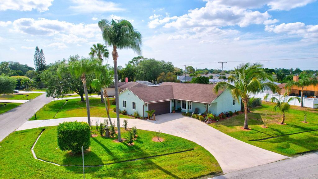 Photo of 779 SE Carnival Avenue, Port Saint Lucie, FL 34983 (MLS # R10973913)