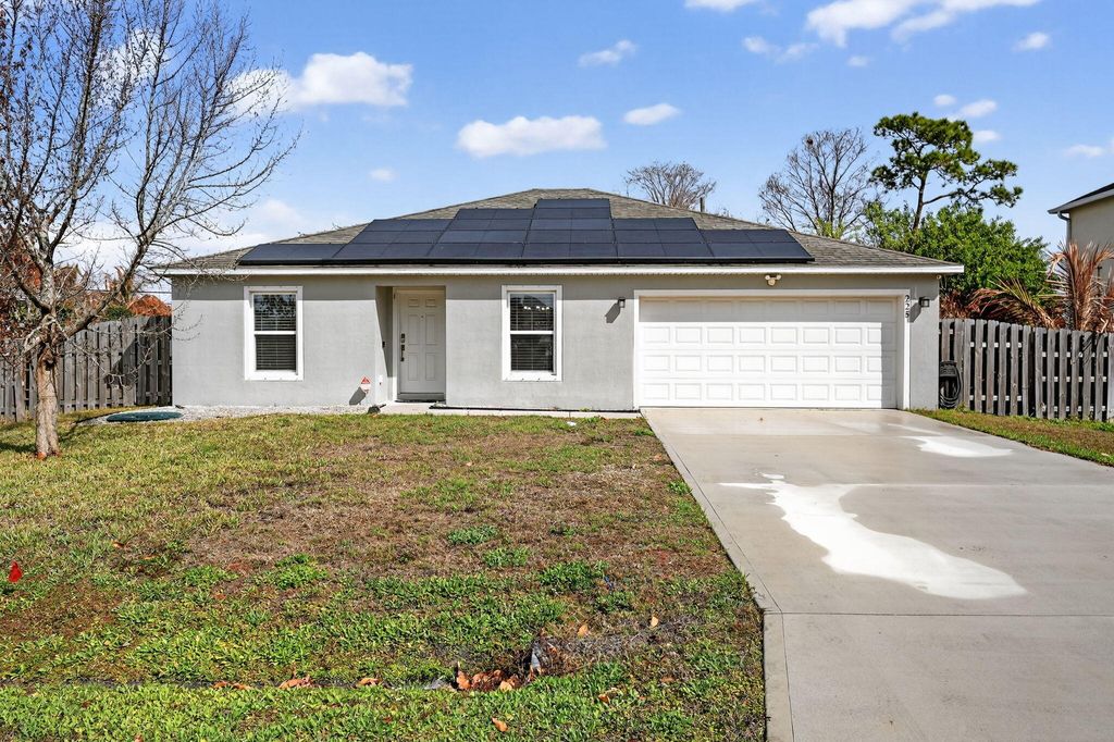 Photo of 225 SW Statler Avenue, Port Saint Lucie, FL 34984 (MLS # R11168711)