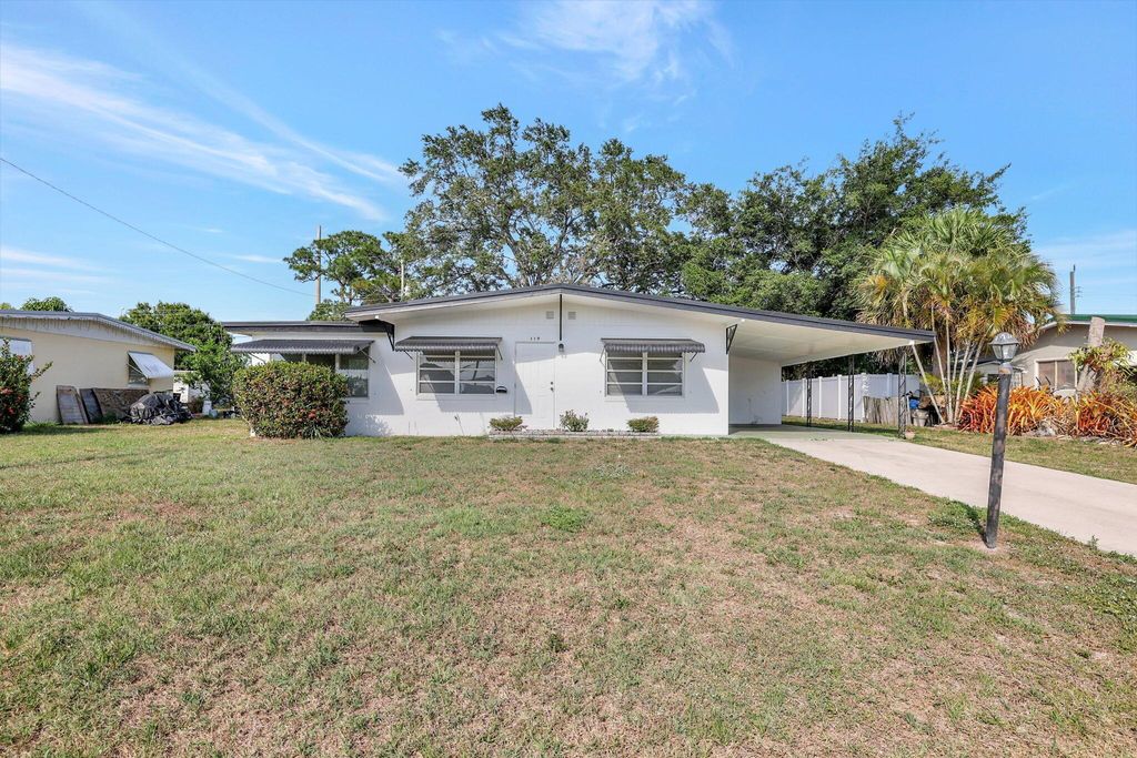 Photo of 119 E Arbor Avenue, Port Saint Lucie, FL 34952 (MLS # R10985662)