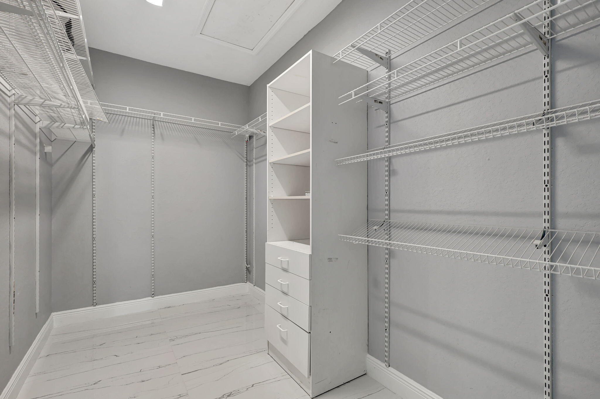 ISLES AT WELLINGTON 1 - Residential Lease