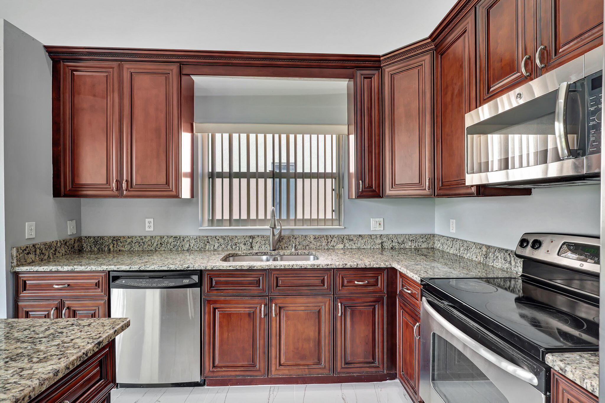 ISLES AT WELLINGTON 1 - Residential Lease