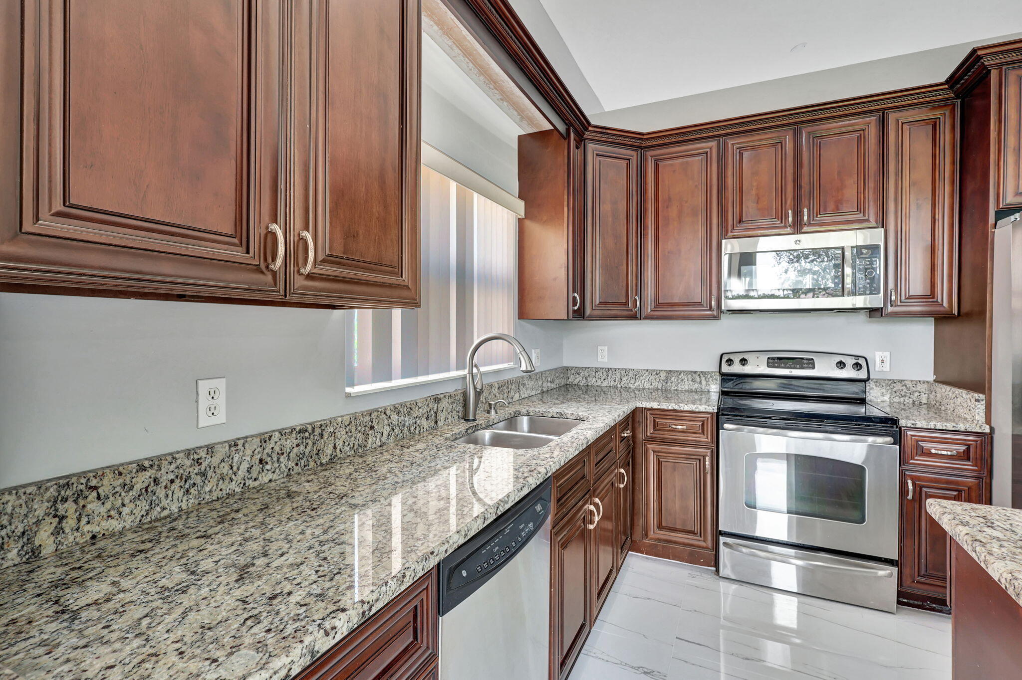 ISLES AT WELLINGTON 1 - Residential Lease