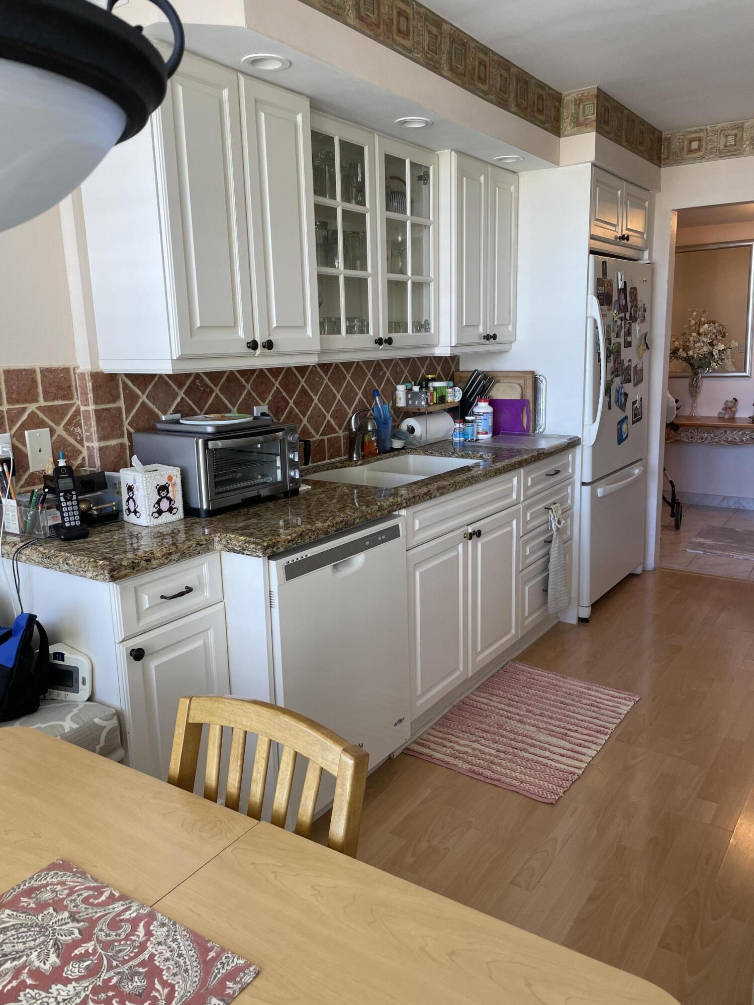 MAYFAIR HOUSE CONDO - Residential Lease