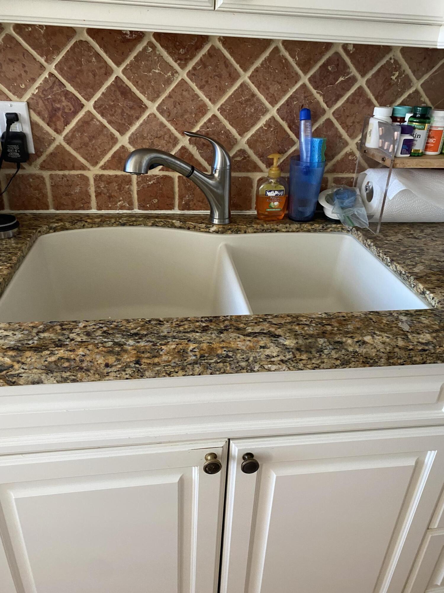 MAYFAIR HOUSE CONDO - Residential Lease