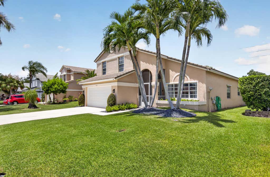 Photo of 6160 Windlass Circle, Boynton Beach, FL 33472 (MLS # B26065500)