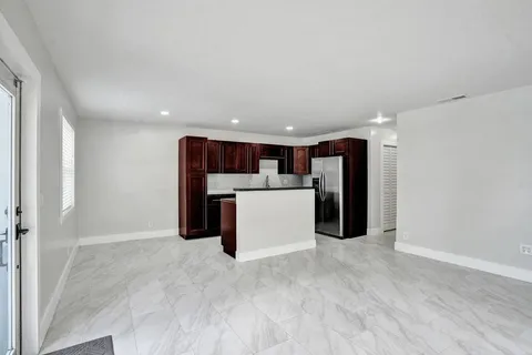 800 SW 12th Ct, Fort Lauderdale, FL MLS: F10504345