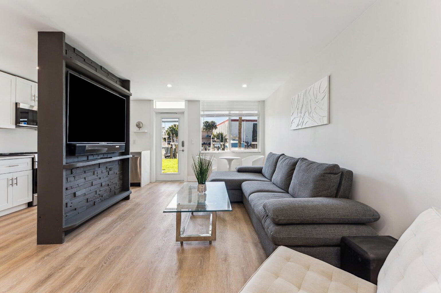 108 Paradise Harbour Boulevard 107