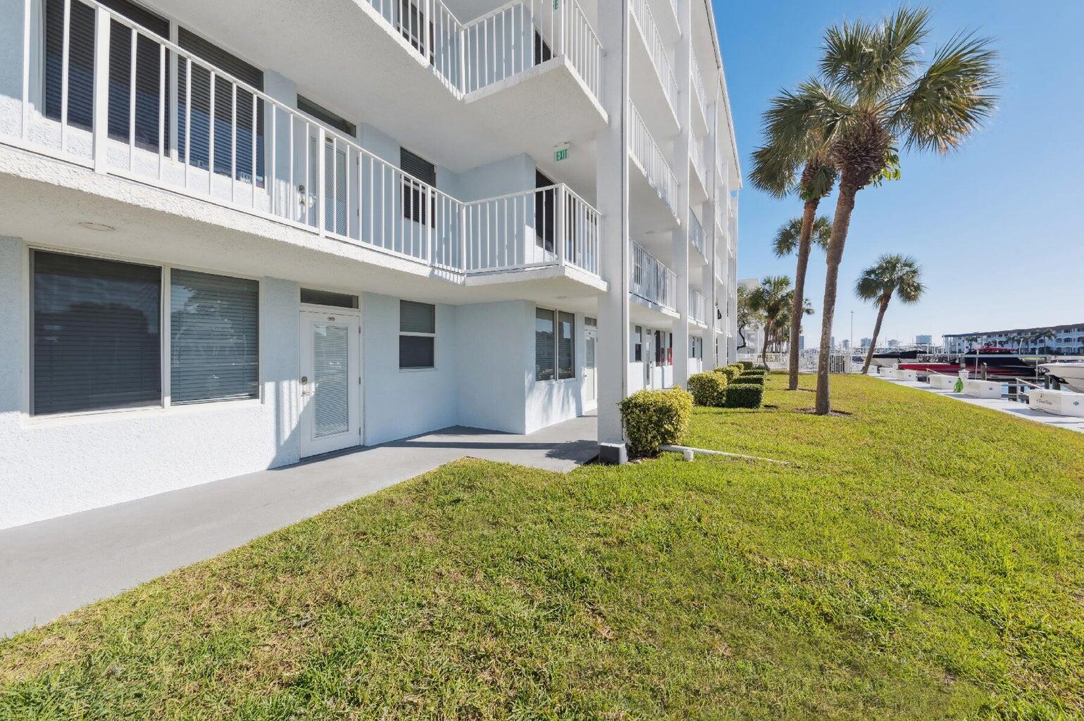 108 Paradise Harbour Boulevard 107