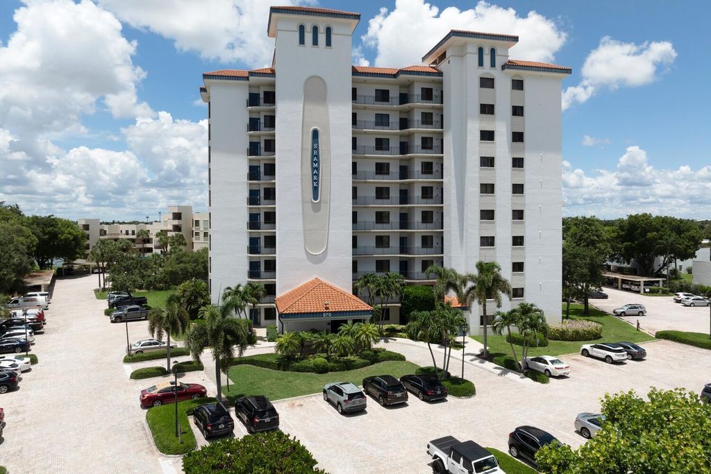 Photo of 370 Golfview Road #703, North Palm Beach, FL 33408 (MLS # R10999831)