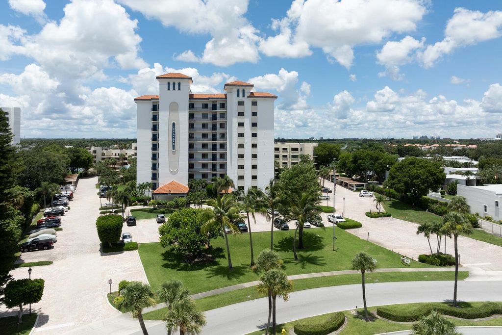 Photo of 370 Golfview Road #703, North Palm Beach, FL 33408 (MLS # R10999831)
