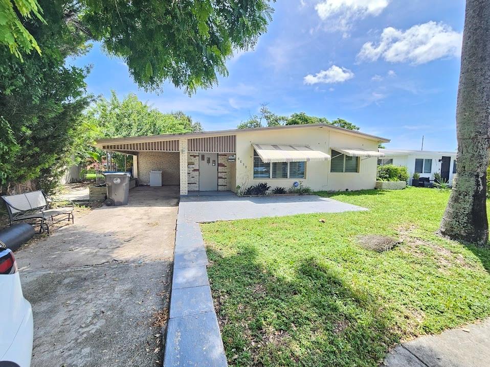 Look no Further, great home located in West Park. This 2 bedroom 1 bath features an open living area, high ceilings, Central AC, large laundry room which can be converted to 2nd bathroom, carport which can be converted to 3rd bedroom, Huge Yard with plenty of room for expansion or a pool.