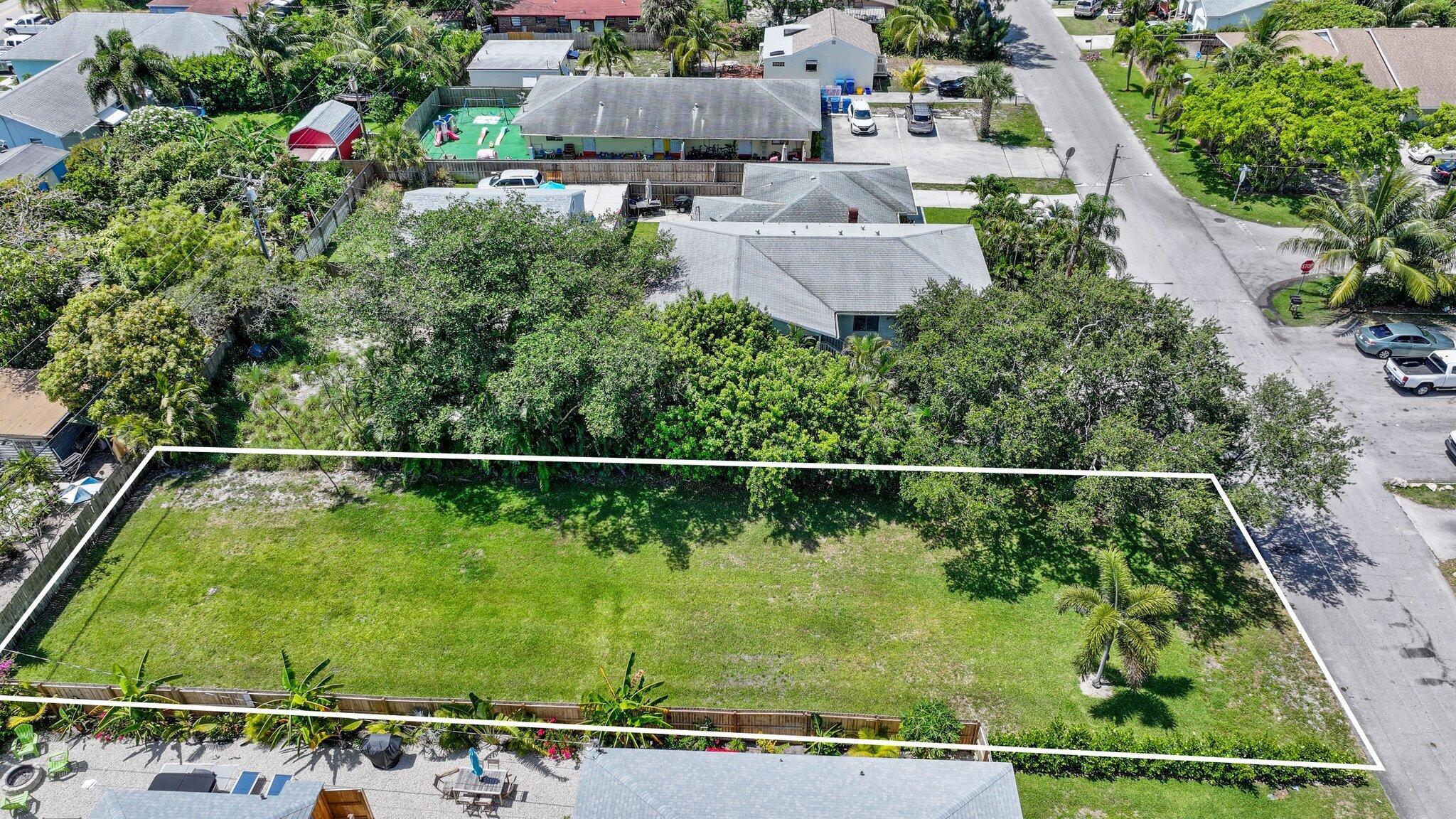 MANTYHARJU LANTANA - Land