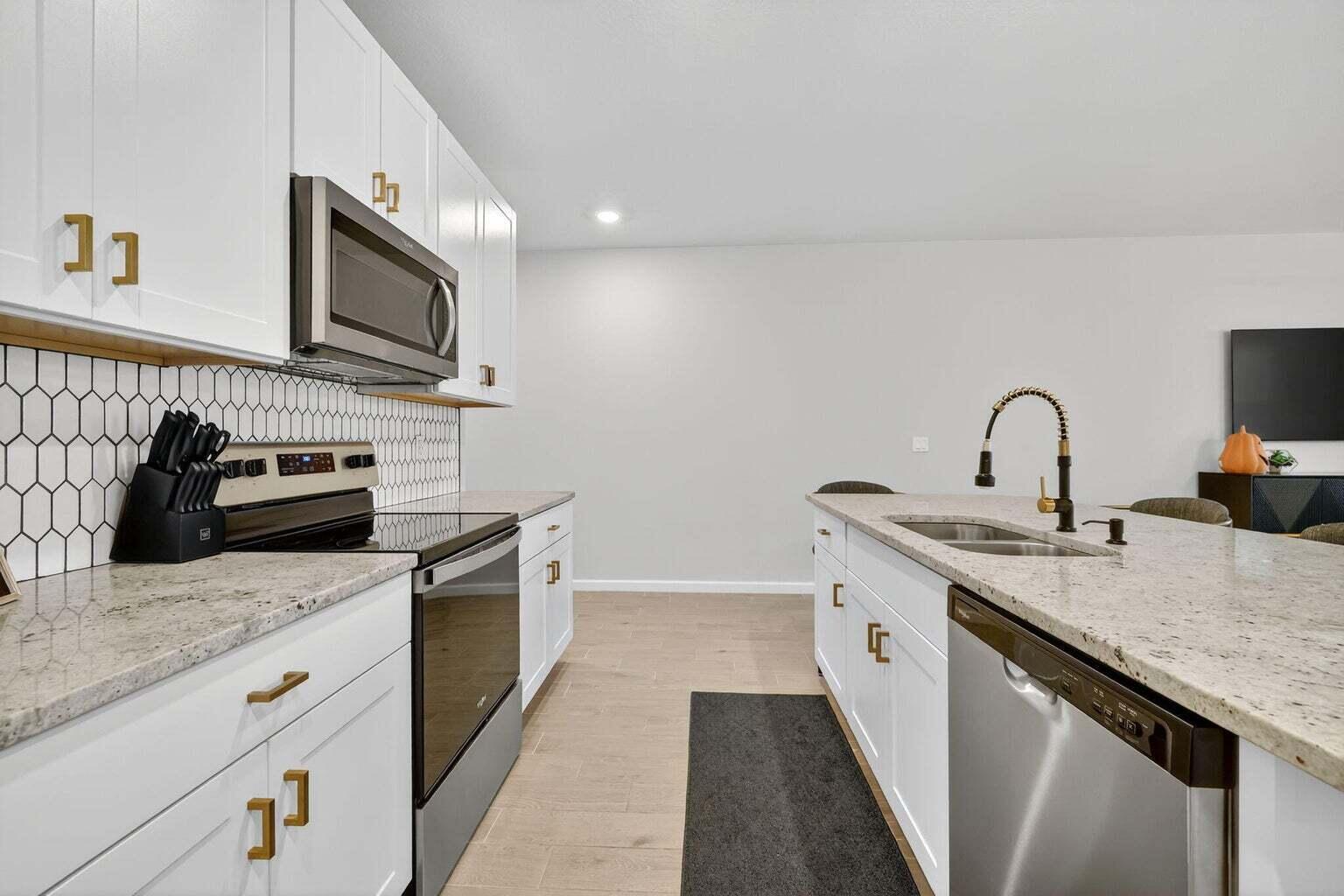 Edgewater Pointe - Residential Lease