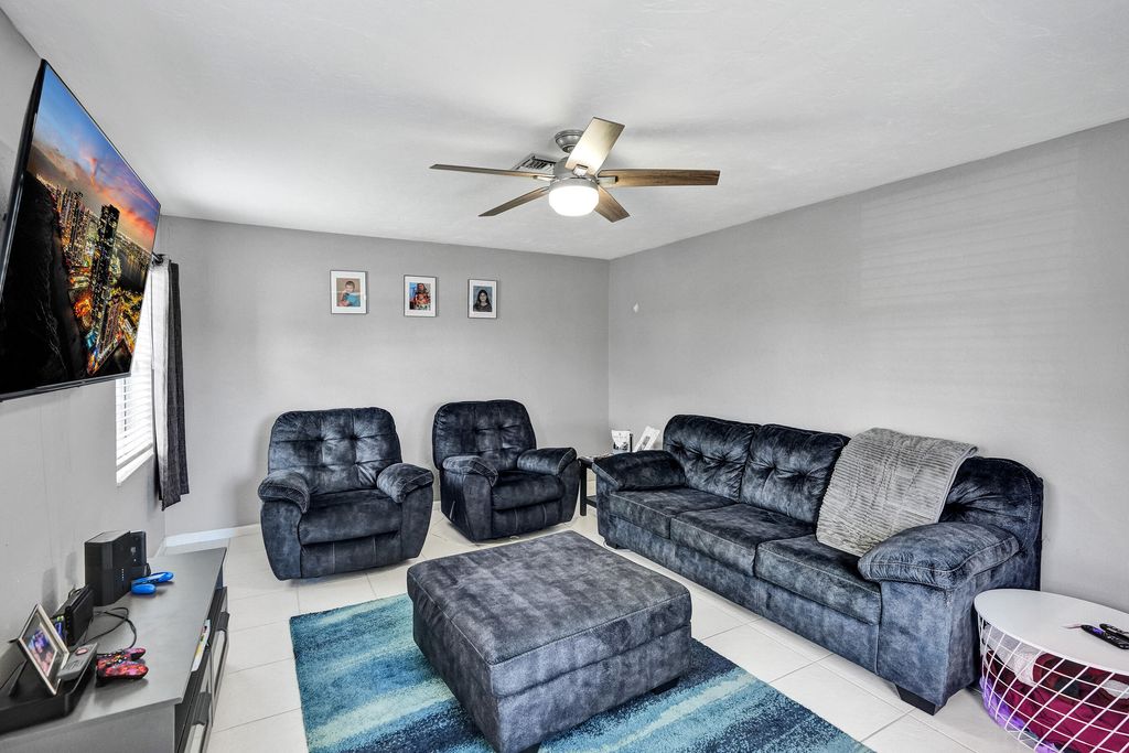 Photo of 1457 SW 25th Place #D1, Boynton Beach, FL 33426 (MLS # R11004030)