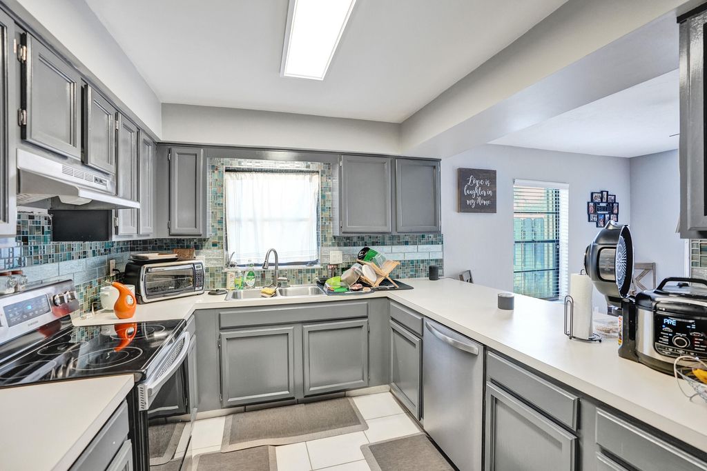 Photo of 1457 SW 25th Place #D1, Boynton Beach, FL 33426 (MLS # R11004030)