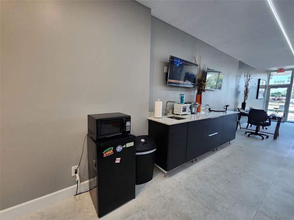 Photo of 2665 E Oakland Park Boulevard, Fort Lauderdale, FL 33306 (MLS # F10505782)