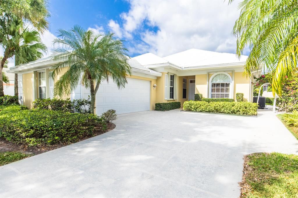 Photo of 8517 E Garden Oaks Circle, Palm Beach Gardens, FL 33410 (MLS # R10878126)
