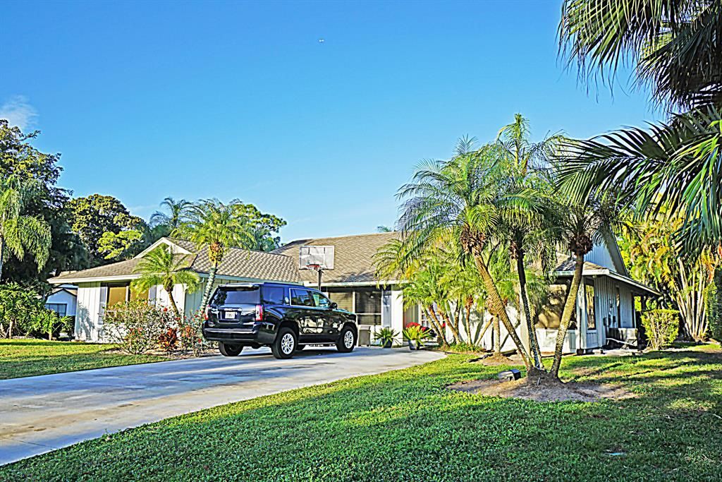 Photo of 13270 Camero Way, Palm Beach Gardens, FL 33418 (MLS # R10777002)