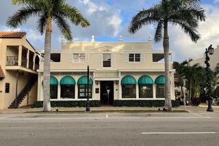 Cute furnished in-town pied a terre apartment in Palm Beach.